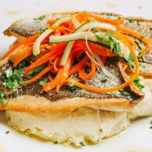 Seleção de filetes de peixe da lota de Sagres, puré de batata e legumes